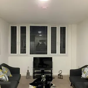 Relaxing And Modern 2 Bed City Centre Apartment