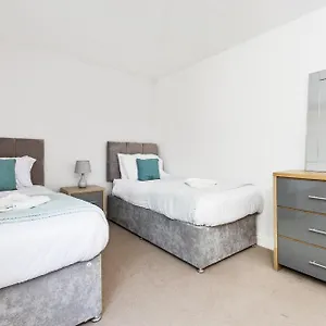 Opp B'ham - Freshly Refurbished Walls And Carpets! Big Savings Booking 7 Days Or More! Apartment